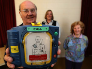 Brian Lay, Pauline Stratful and Pat White with the Halls defibrillator