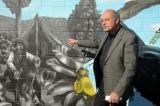 John Riddell points out the gum diggers on the mural at the launch of Paint NZ Beautiful